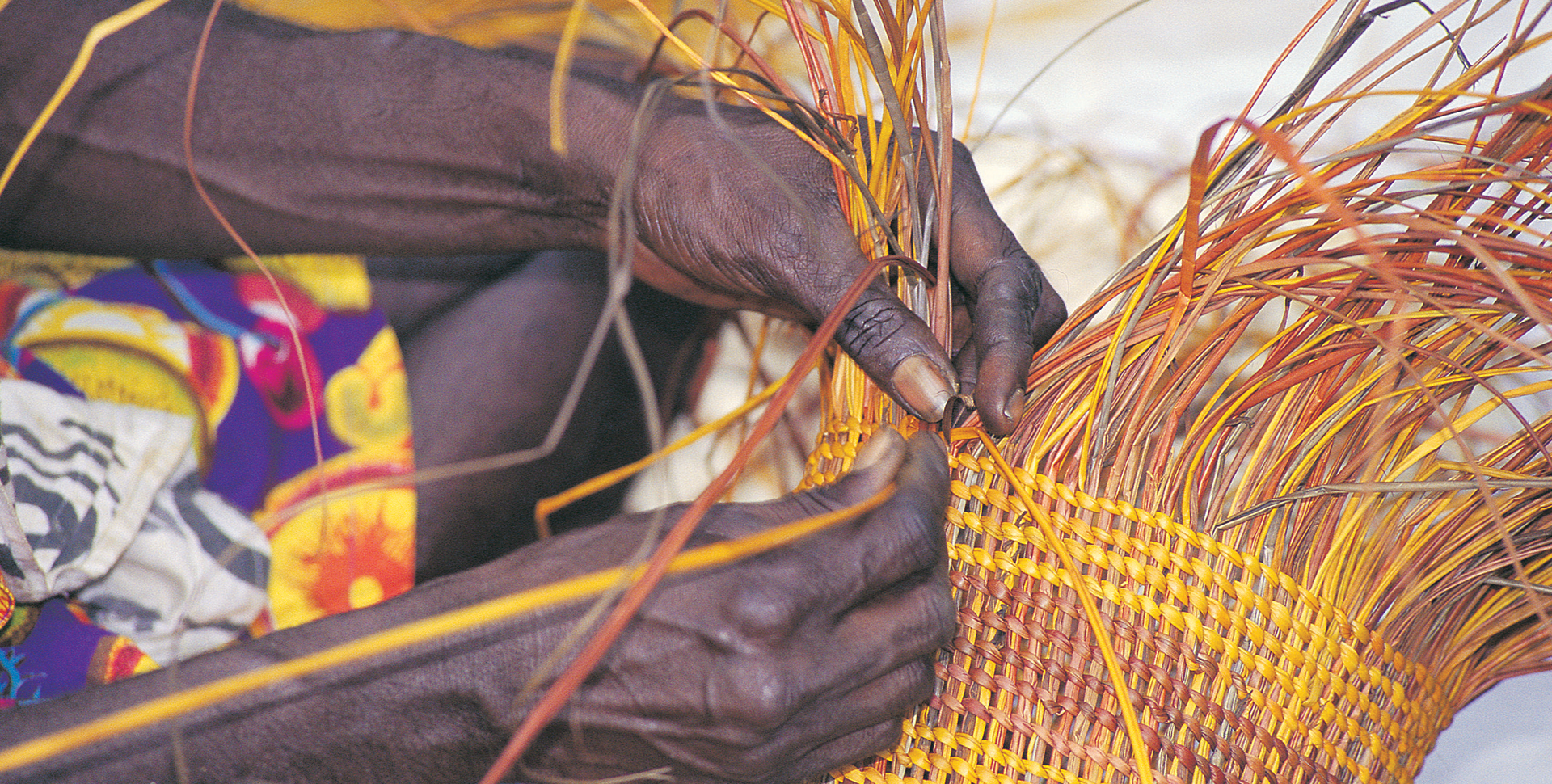 Photo - Weaving, Injalak Arts Centre, © June 2017